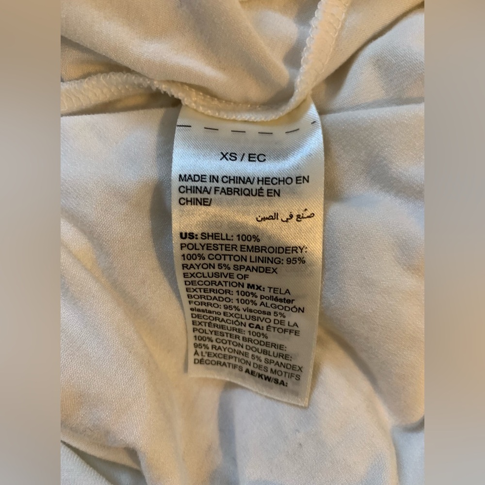 D O N A T E D 
White House Black Market size xs shirt w tank top EUC GS B58 - Picture 7 of 7